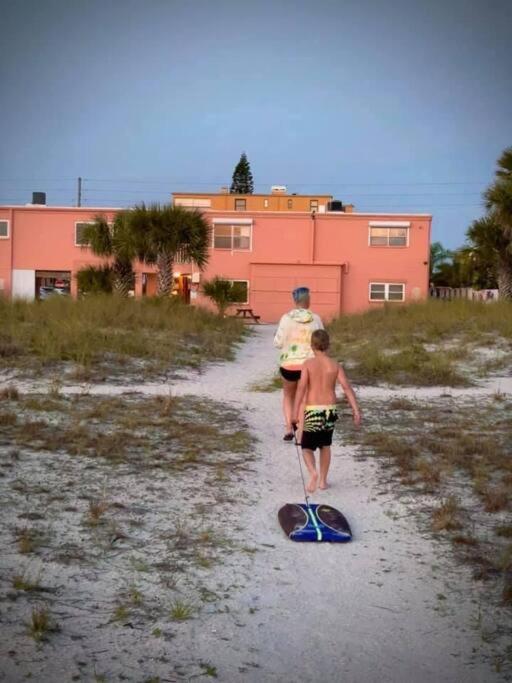 Beachfront Condo On Quiet Treasure Island- 1 Bed St. Pete Beach Exteriör bild