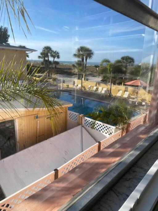 Beachfront Condo On Quiet Treasure Island- 1 Bed St. Pete Beach Exteriör bild