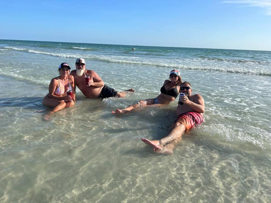Beachfront Condo On Quiet Treasure Island- 1 Bed St. Pete Beach Exteriör bild