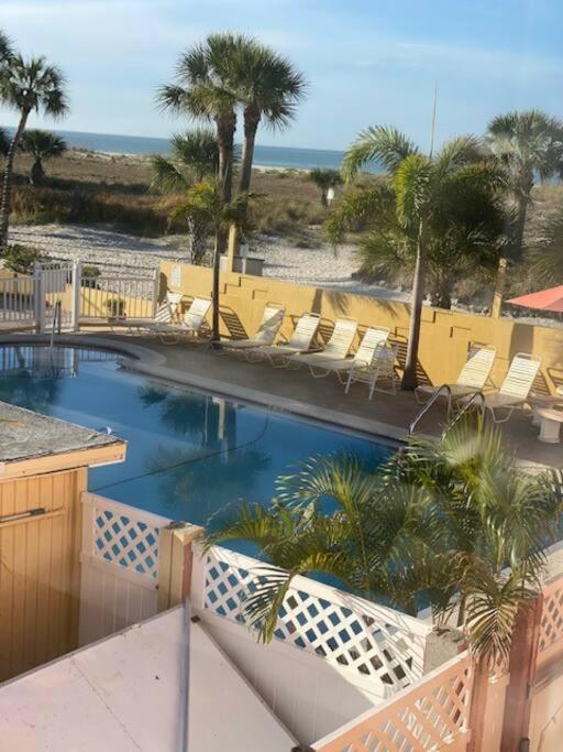 Beachfront Condo On Quiet Treasure Island- 1 Bed St. Pete Beach Exteriör bild