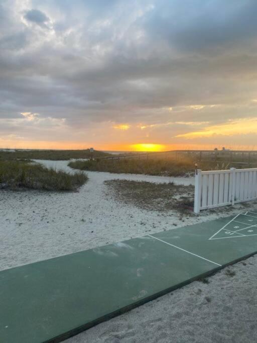 Beachfront Condo On Quiet Treasure Island- 1 Bed St. Pete Beach Exteriör bild