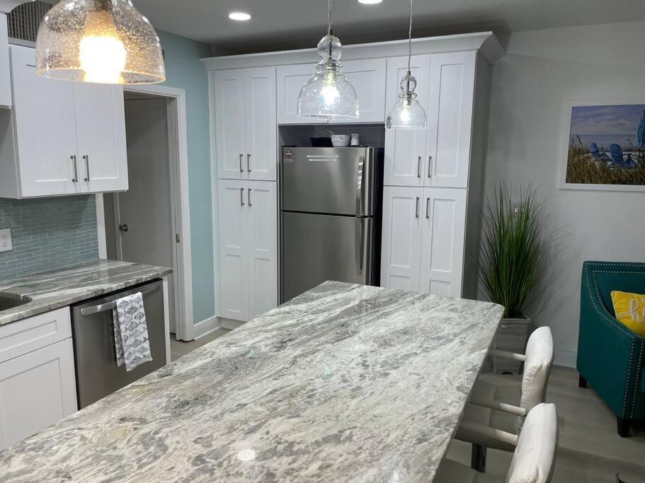 Beachfront Condo On Quiet Treasure Island- 1 Bed St. Pete Beach Exteriör bild