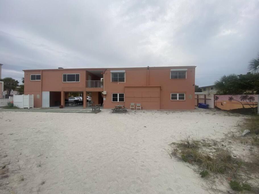 Beachfront Condo On Quiet Treasure Island- 1 Bed St. Pete Beach Exteriör bild