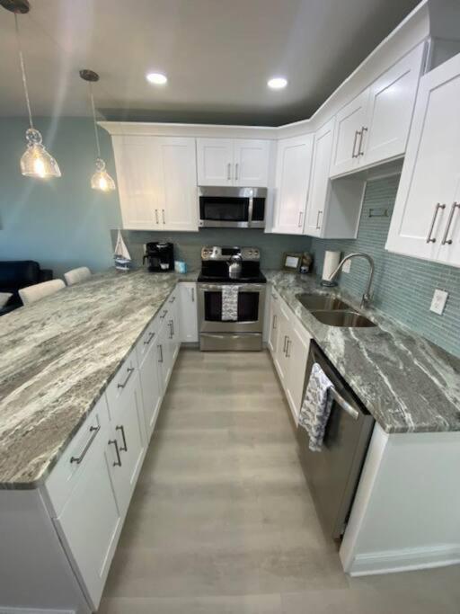 Beachfront Condo On Quiet Treasure Island- 1 Bed St. Pete Beach Exteriör bild