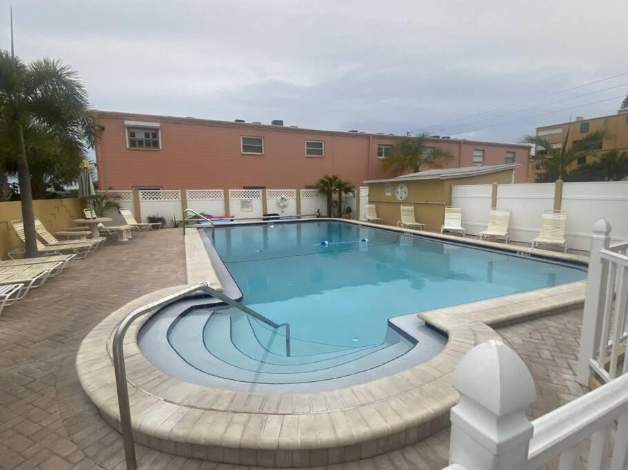 Beachfront Condo On Quiet Treasure Island- 1 Bed St. Pete Beach Exteriör bild