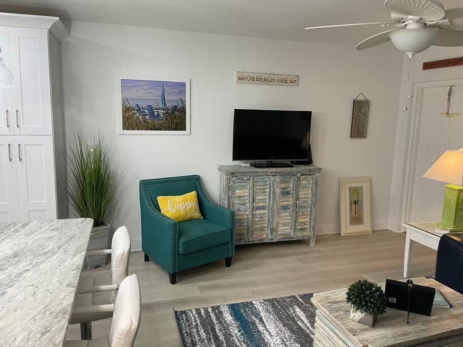 Beachfront Condo On Quiet Treasure Island- 1 Bed St. Pete Beach Exteriör bild