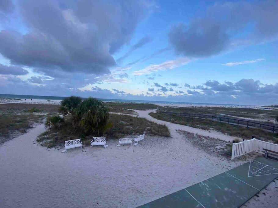 Beachfront Condo On Quiet Treasure Island- 1 Bed St. Pete Beach Exteriör bild