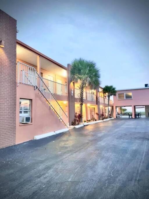 Beachfront Condo On Quiet Treasure Island- 1 Bed St. Pete Beach Exteriör bild