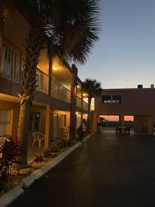 Beachfront Condo On Quiet Treasure Island- 1 Bed St. Pete Beach Exteriör bild