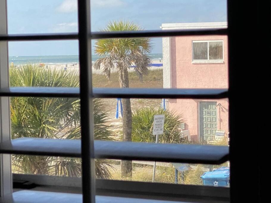Beachfront Condo On Quiet Treasure Island- 1 Bed St. Pete Beach Exteriör bild