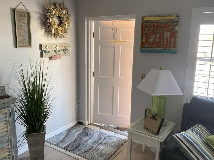 Beachfront Condo On Quiet Treasure Island- 1 Bed St. Pete Beach Exteriör bild